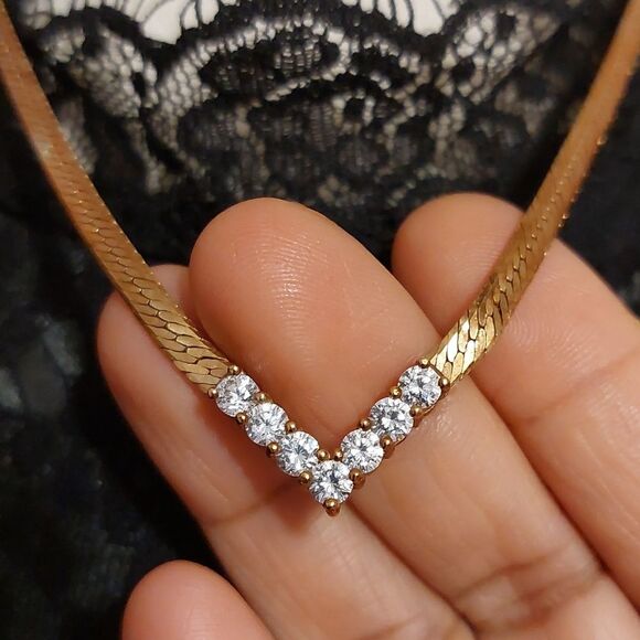 Vintage Signed KOREA Sparkly Rhinestone Crystals V Shaped Herringbone Necklace - Picture 4 of 8